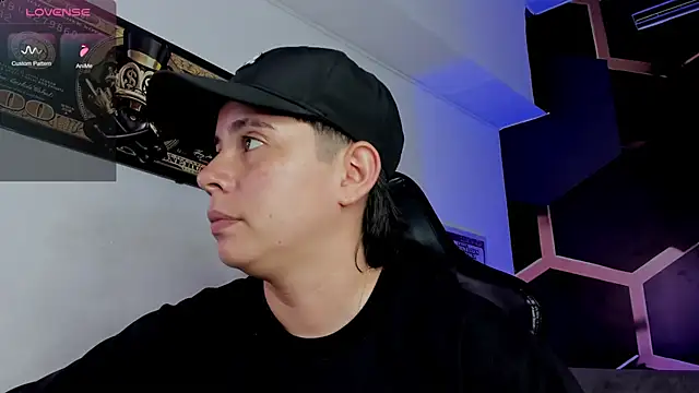 Snapshot of AbbySmiitth_ chatting on 10.17.25 AbbySmiitth online show from 10.17.25