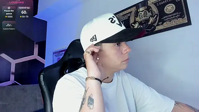 Snapshot of AbbySmiitth_ chatting on 10.18.25 AbbySmiitth online show from 10.18.25