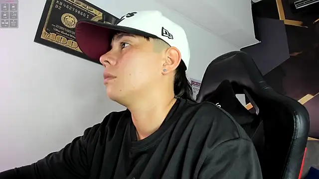 Snapshot of AbbySmiitth_ chatting on 10.28.25 AbbySmiitth online show from 10.28.25