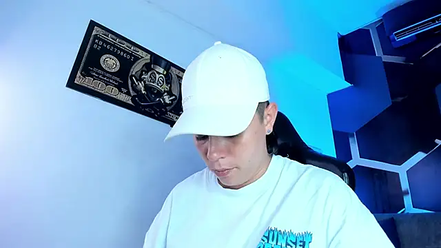 Snapshot of AbbySmiitth_ chatting on 11.10.25 AbbySmiitth online show from 11.10.25