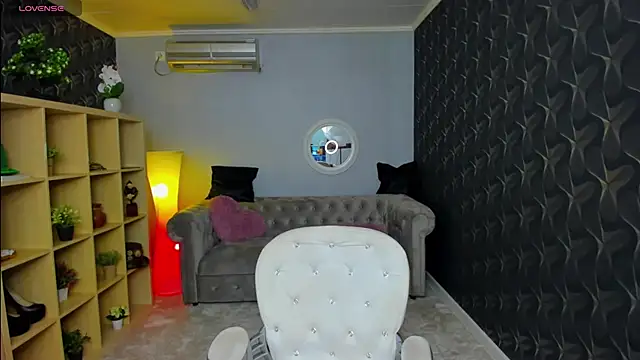 nicolee   19 online show from 03.17.25