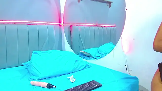 minimi naty online show from 12.19.24