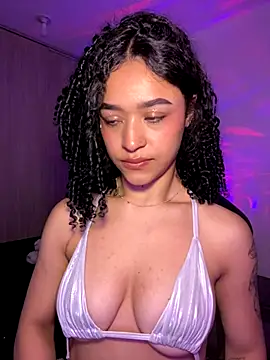 Snapshot of Crystal_Dluna chatting on 10.20.25 Crystal Dluna online show from 10.20.25