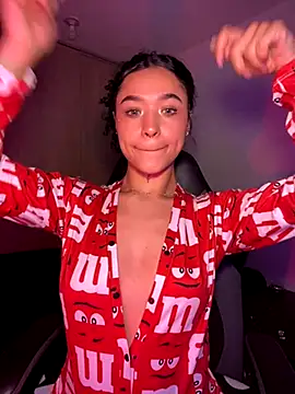 Snapshot of Crystal_Dluna chatting on 10.23.25 Crystal Dluna online show from 10.23.25