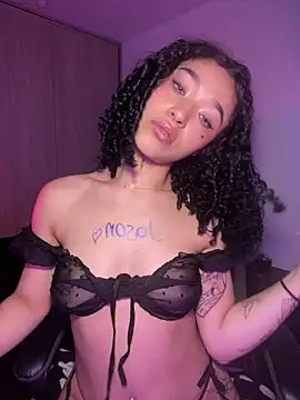 Snapshot of Crystal_Dluna chatting on 11.06.25 Crystal Dluna online show from 11.06.25