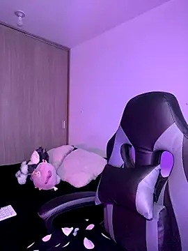 Snapshot of Crystal_Dluna chatting on 11.12.25 Crystal Dluna online show from 11.12.25