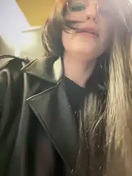 Snapshot of meow_girl chatting on 12.02.24 meow girl online show from 12.02.24