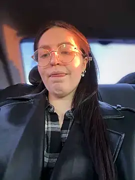 Snapshot of meow_girl chatting on 12.04.24 meow girl online show from 12.04.24