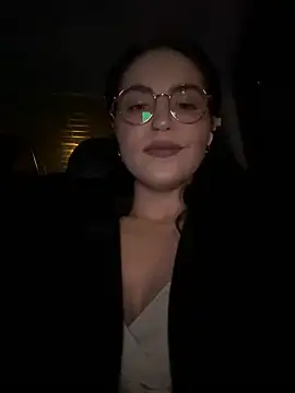 Snapshot of meow_girl chatting on 12.05.24 meow girl online show from 12.05.24