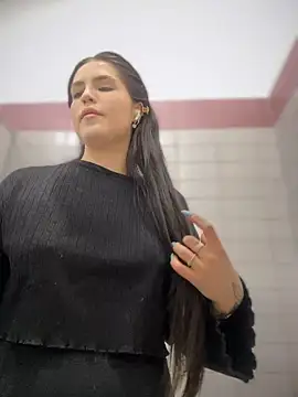 Snapshot of meow_girl chatting on 12.08.24 meow girl online show from 12.08.24