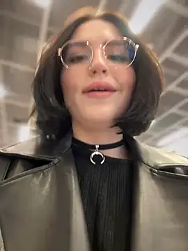 Snapshot of meow_girl chatting on 12.11.24 meow girl online show from 12.11.24