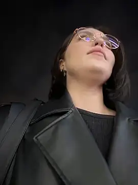 Snapshot of meow_girl chatting on 12.12.24 meow girl online show from 12.12.24