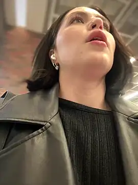 Snapshot of meow_girl chatting on 12.14.24 meow girl online show from 12.14.24