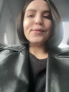 Snapshot of meow_girl chatting on 12.15.24 meow girl online show from 12.15.24