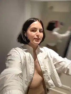 Snapshot of meow_girl chatting on 12.20.24 meow girl online show from 12.20.24