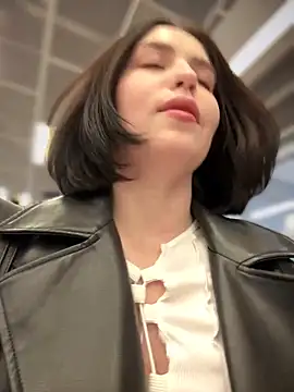 Snapshot of meow_girl chatting on 12.23.24 meow girl online show from 12.23.24