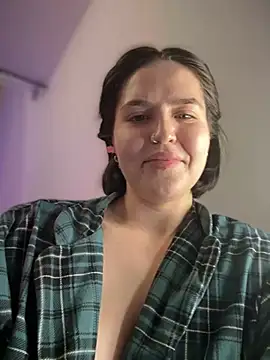 Snapshot of meow_girl chatting on 12.25.24 meow girl online show from 12.25.24