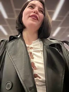 Snapshot of meow_girl chatting on 12.26.24 meow girl online show from 12.26.24