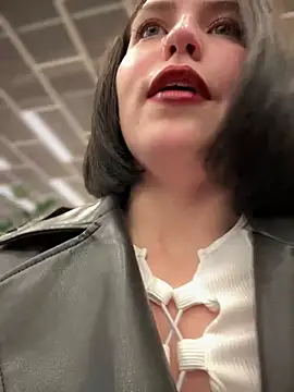 Snapshot of meow_girl chatting on 12.29.24 meow girl online show from 12.29.24