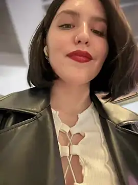 Snapshot of meow_girl chatting on 12.29.24 meow girl online show from 12.29.24