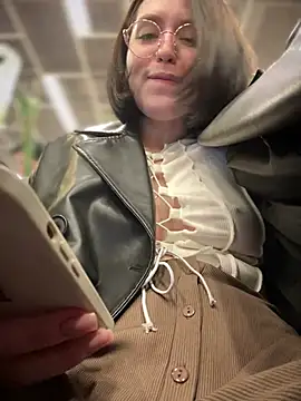 Snapshot of meow_girl chatting on 01.08.25 meow girl online show from 01.08.25