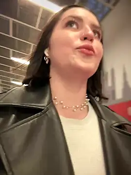 Snapshot of meow_girl chatting on 01.10.25 meow girl online show from 01.10.25