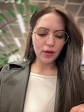 Snapshot of meow_girl chatting on 01.25.25 meow girl online show from 01.25.25