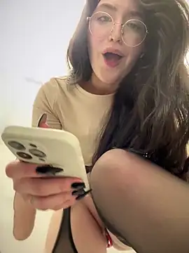 Snapshot of meow_girl chatting on 02.02.25 meow girl online show from 02.02.25