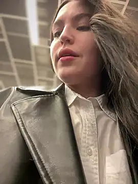 Snapshot of meow_girl chatting on 02.08.25 meow girl online show from 02.08.25