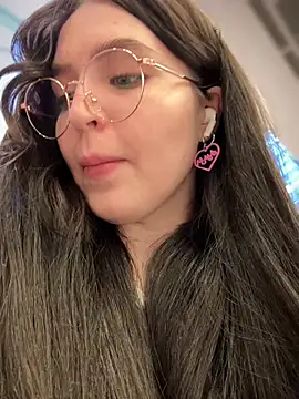 Snapshot of meow_girl chatting on 02.21.25 meow girl online show from 02.21.25