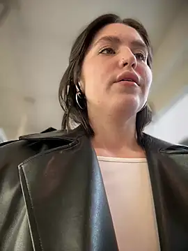 Snapshot of meow_girl chatting on 03.06.25 meow girl online show from 03.06.25