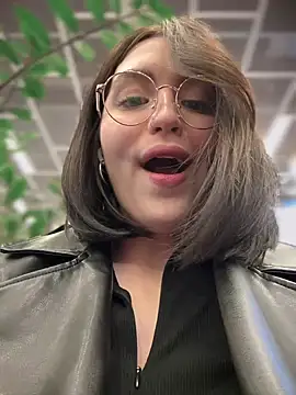 Snapshot of meow_girl chatting on 03.16.25 meow girl online show from 03.16.25