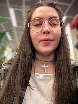 Snapshot of meow_girl chatting on 09.14.25 meow girl online show from 09.14.25