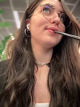 Snapshot of meow_girl chatting on 09.18.25 meow girl online show from 09.18.25