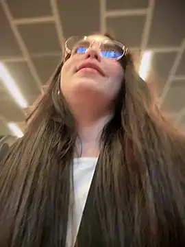 Snapshot of meow_girl chatting on 09.21.25 meow girl online show from 09.21.25