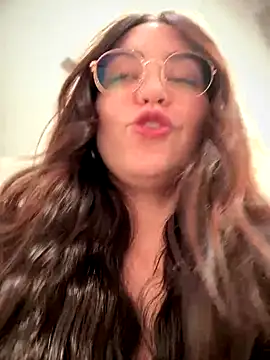 Snapshot of meow_girl chatting on 09.22.25 meow girl online show from 09.22.25