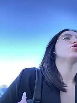 Snapshot of meow_girl chatting on 09.25.25 meow girl online show from 09.25.25