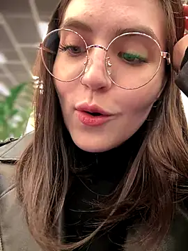 Snapshot of meow_girl chatting on 10.02.25 meow girl online show from 10.02.25