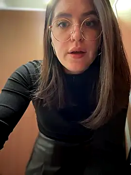 Snapshot of meow_girl chatting on 10.04.25 meow girl online show from 10.04.25