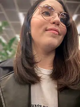 Snapshot of meow_girl chatting on 10.06.25 meow girl online show from 10.06.25