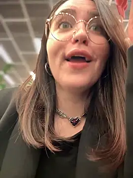 Snapshot of meow_girl chatting on 10.07.25 meow girl online show from 10.07.25