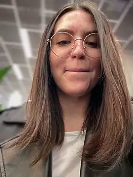 Snapshot of meow_girl chatting on 10.11.25 meow girl online show from 10.11.25