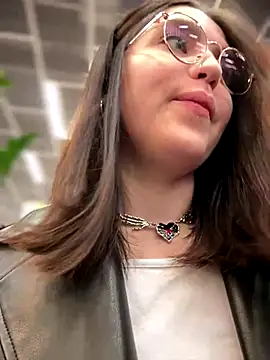 Snapshot of meow_girl chatting on 10.12.25 meow girl online show from 10.12.25