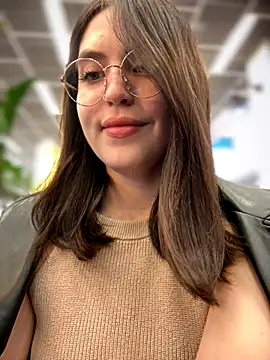 Snapshot of meow_girl chatting on 10.14.25 meow girl online show from 10.14.25