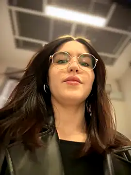 Snapshot of meow_girl chatting on 10.16.25 meow girl online show from 10.16.25