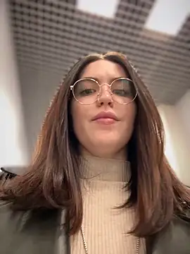 Snapshot of meow_girl chatting on 10.18.25 meow girl online show from 10.18.25