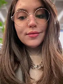 Snapshot of meow_girl chatting on 10.21.25 meow girl online show from 10.21.25