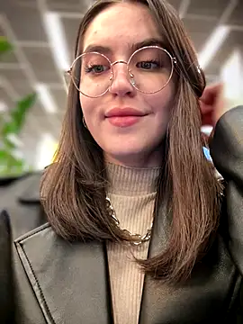 Snapshot of meow_girl chatting on 10.22.25 meow girl online show from 10.22.25