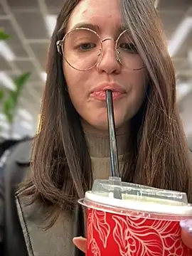 Snapshot of meow_girl chatting on 10.23.25 meow girl online show from 10.23.25