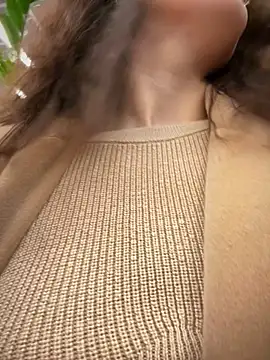 Snapshot of meow_girl chatting on 10.27.25 meow girl online show from 10.27.25